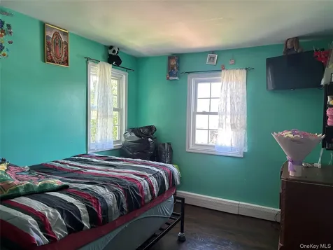 9 Oakley Street Massapequa NY 11758