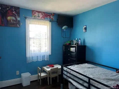 9 Oakley Street Massapequa NY 11758