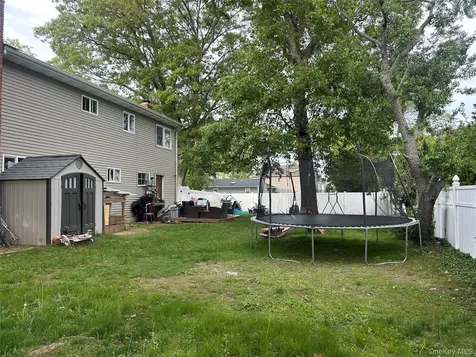 9 Oakley Street Massapequa NY 11758