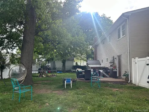 9 Oakley Street Massapequa NY 11758
