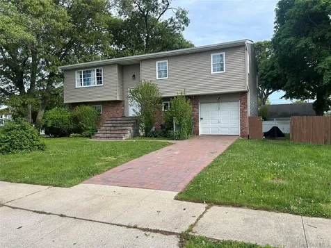9 Oakley Street Massapequa NY 11758