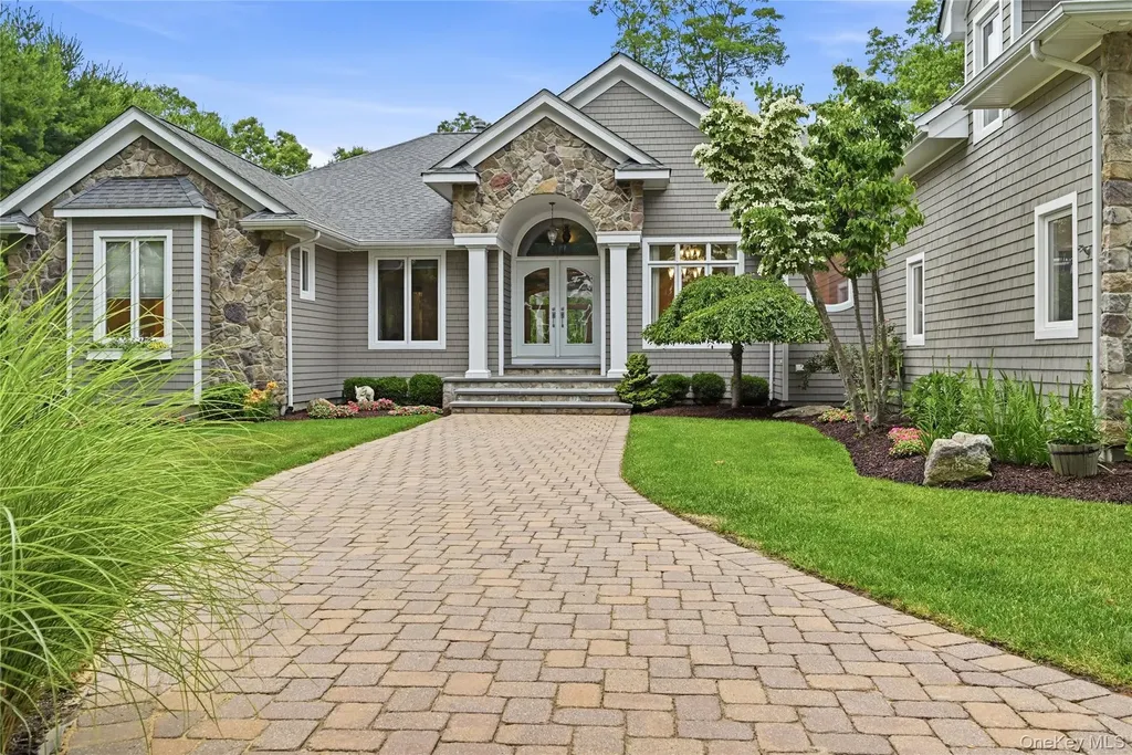 58 South Path Calverton NY 11933