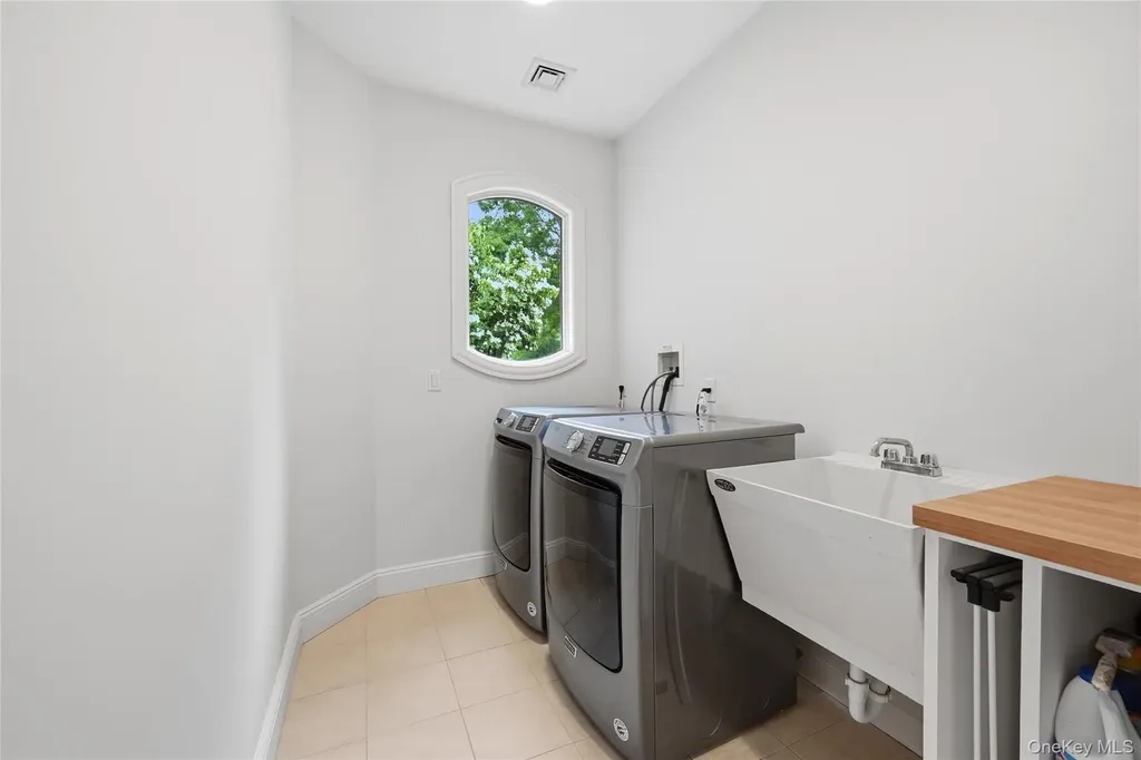 58 South Path Calverton NY 11933