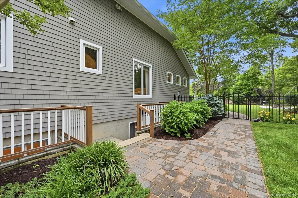 58 South Path Calverton NY 11933