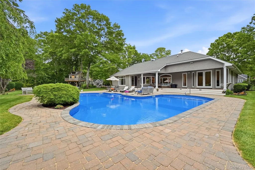 58 South Path Calverton NY 11933