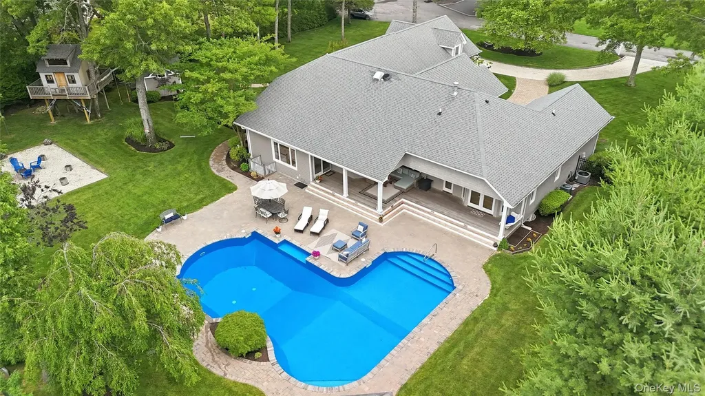 58 South Path Calverton NY 11933