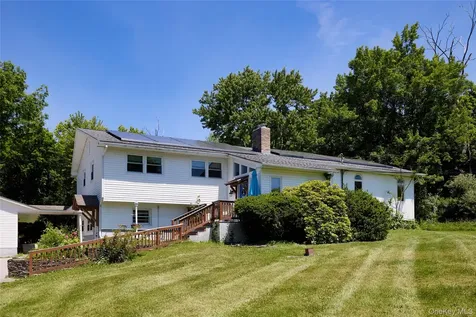 17 Derick Drive Fishkill NY 12524