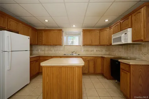 17 Derick Drive Fishkill NY 12524