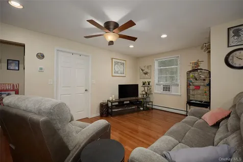 17 Derick Drive Fishkill NY 12524