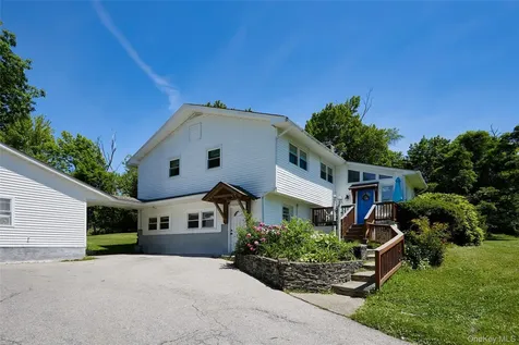 17 Derick Drive Fishkill NY 12524