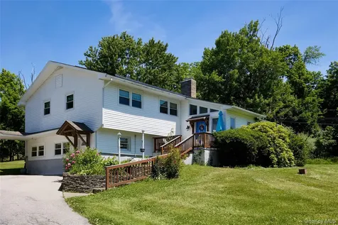 17 Derick Drive Fishkill NY 12524