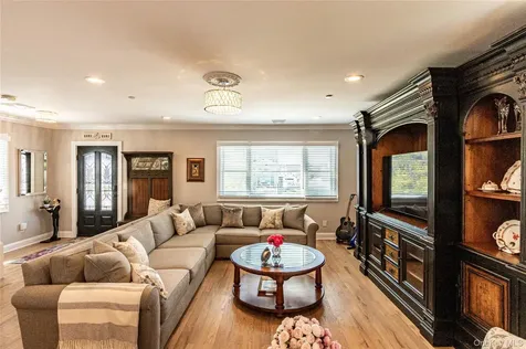 19 Pershing Avenue Babylon NY 11702