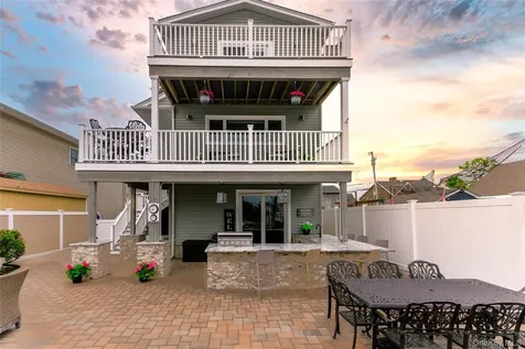 19 Pershing Avenue Babylon NY 11702