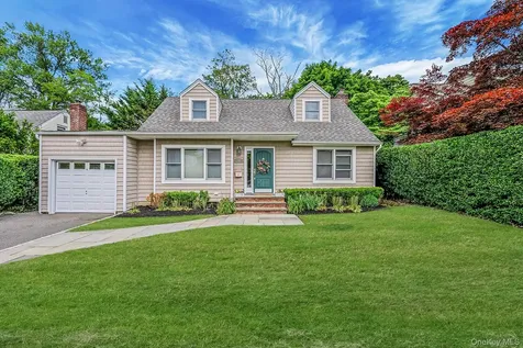 10 Radcliff Boulevard Glen Head NY 11545
