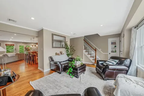 10 Radcliff Boulevard Glen Head NY 11545
