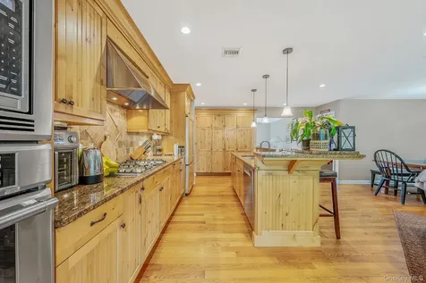 10 Radcliff Boulevard Glen Head NY 11545