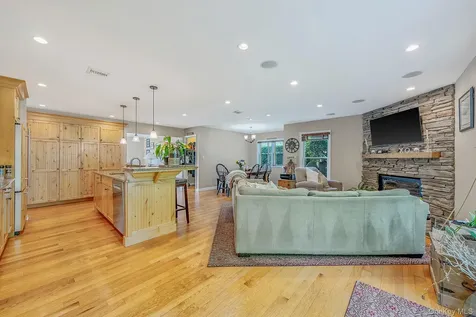 10 Radcliff Boulevard Glen Head NY 11545