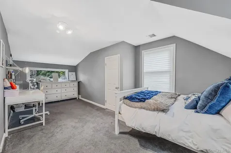 10 Radcliff Boulevard Glen Head NY 11545