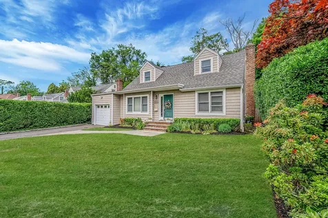 10 Radcliff Boulevard Glen Head NY 11545