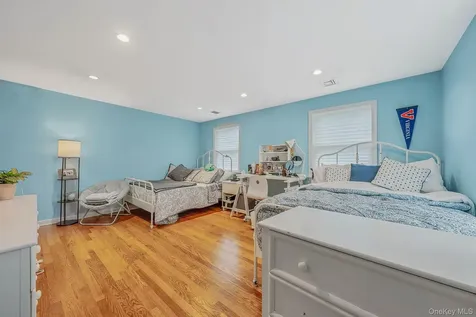 10 Radcliff Boulevard Glen Head NY 11545