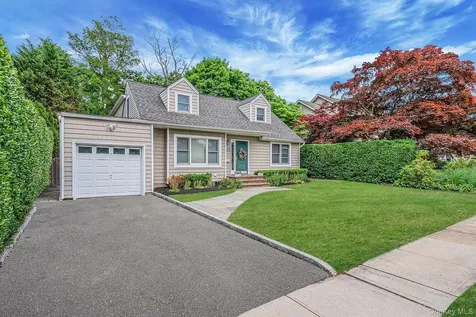 10 Radcliff Boulevard Glen Head NY 11545