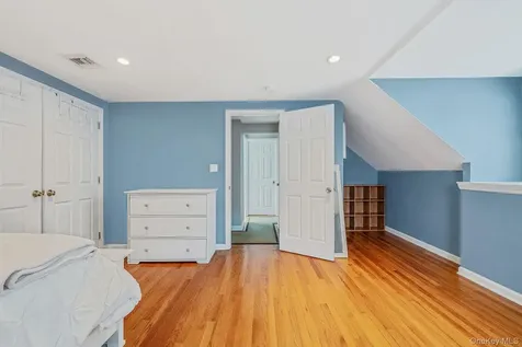 10 Radcliff Boulevard Glen Head NY 11545