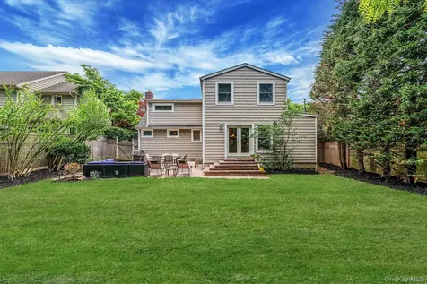 10 Radcliff Boulevard Glen Head NY 11545