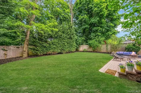 10 Radcliff Boulevard Glen Head NY 11545