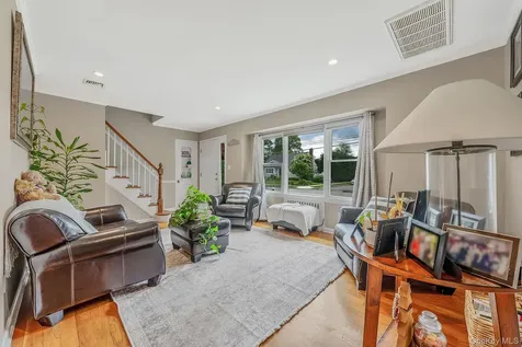 10 Radcliff Boulevard Glen Head NY 11545