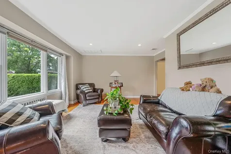 10 Radcliff Boulevard Glen Head NY 11545