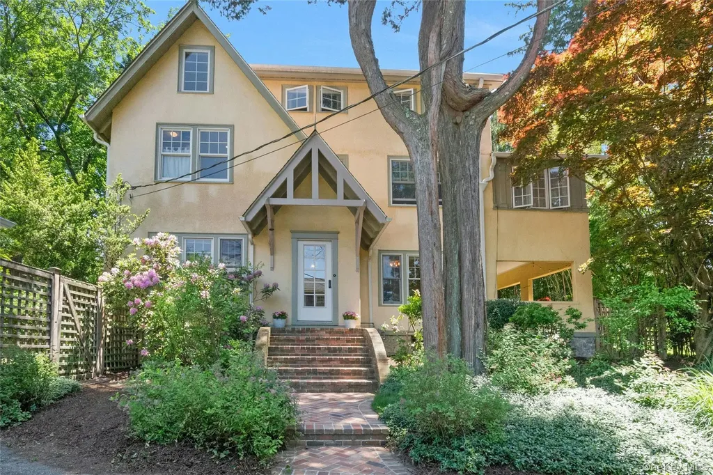11 Sarven Court Tarrytown NY 10591