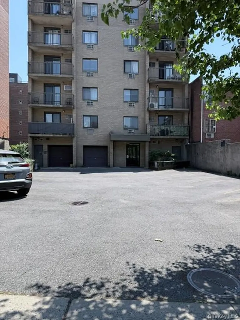 135-08 82nd Avenue Briarwood NY 11435