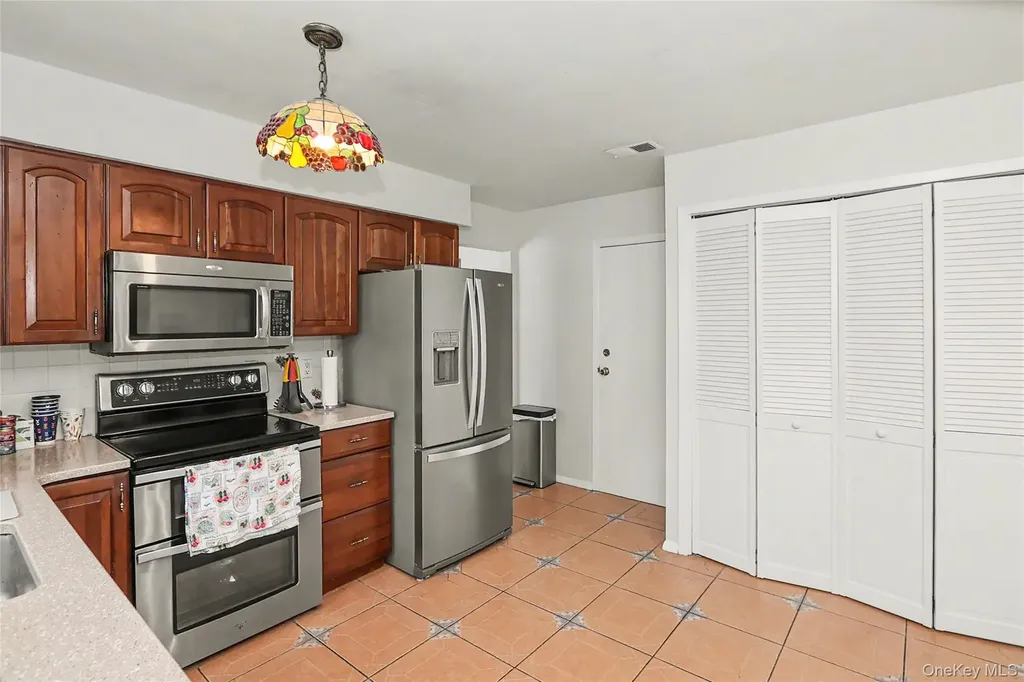 4 Quincy Lane Smithtown NY 11787