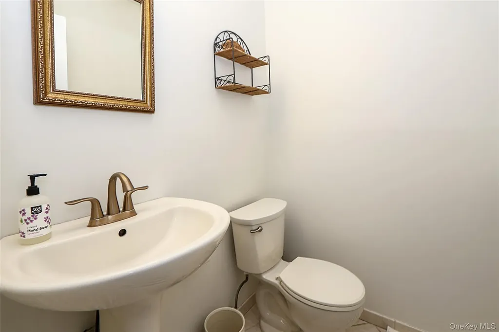 4 Quincy Lane Smithtown NY 11787