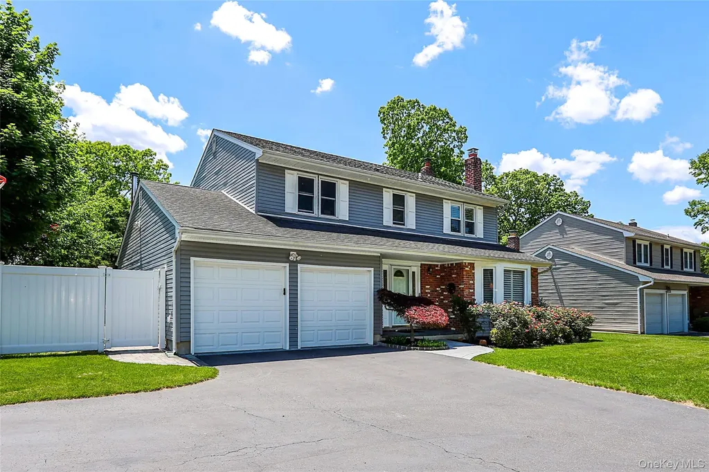 4 Quincy Lane Smithtown NY 11787