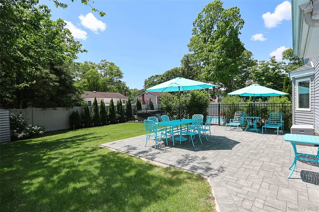 4 Quincy Lane Smithtown NY 11787