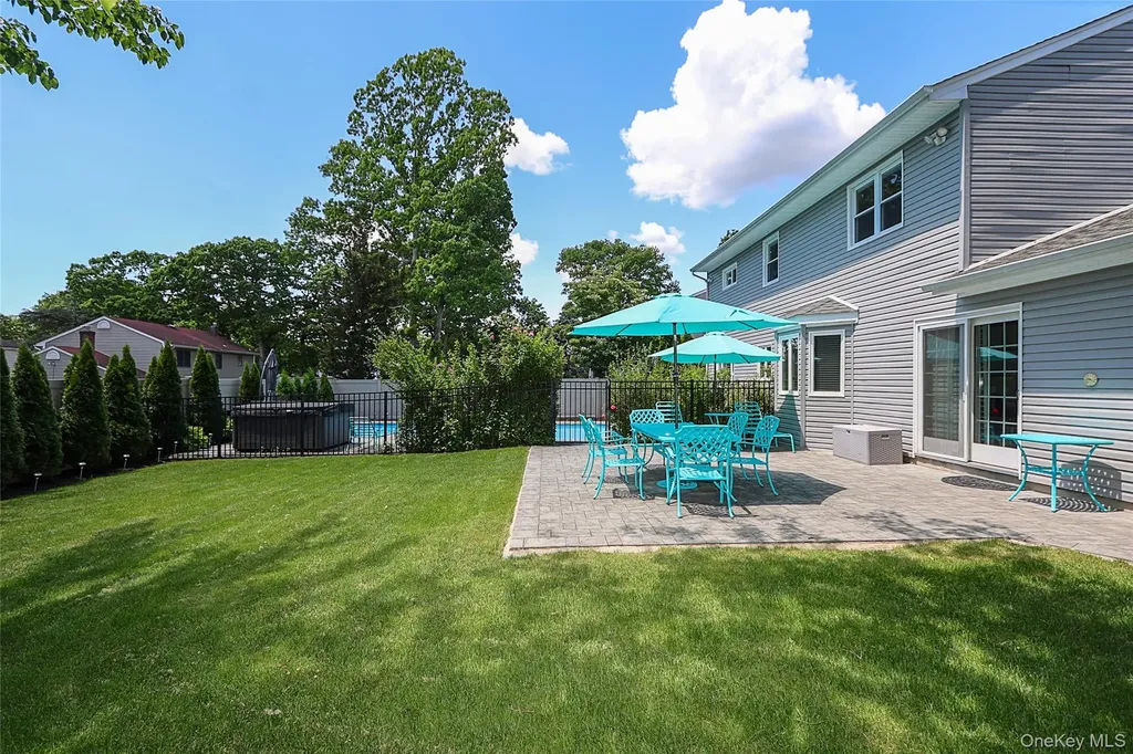 4 Quincy Lane Smithtown NY 11787