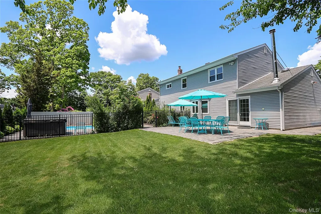 4 Quincy Lane Smithtown NY 11787