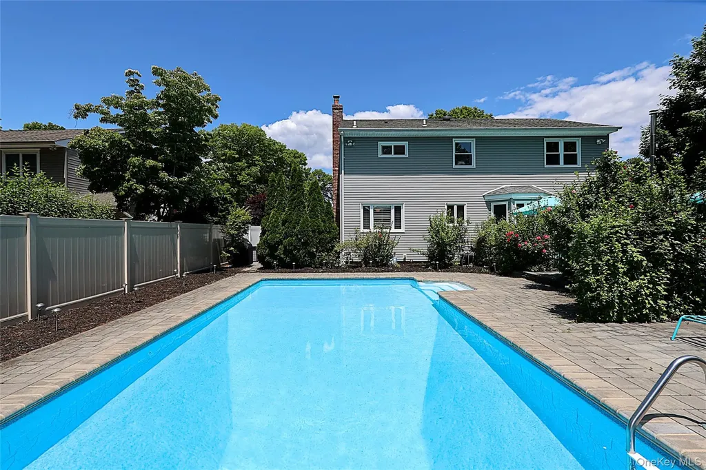 4 Quincy Lane Smithtown NY 11787