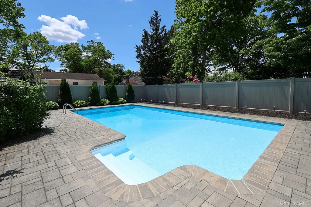 4 Quincy Lane Smithtown NY 11787