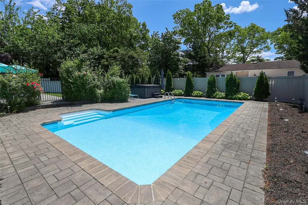 4 Quincy Lane Smithtown NY 11787
