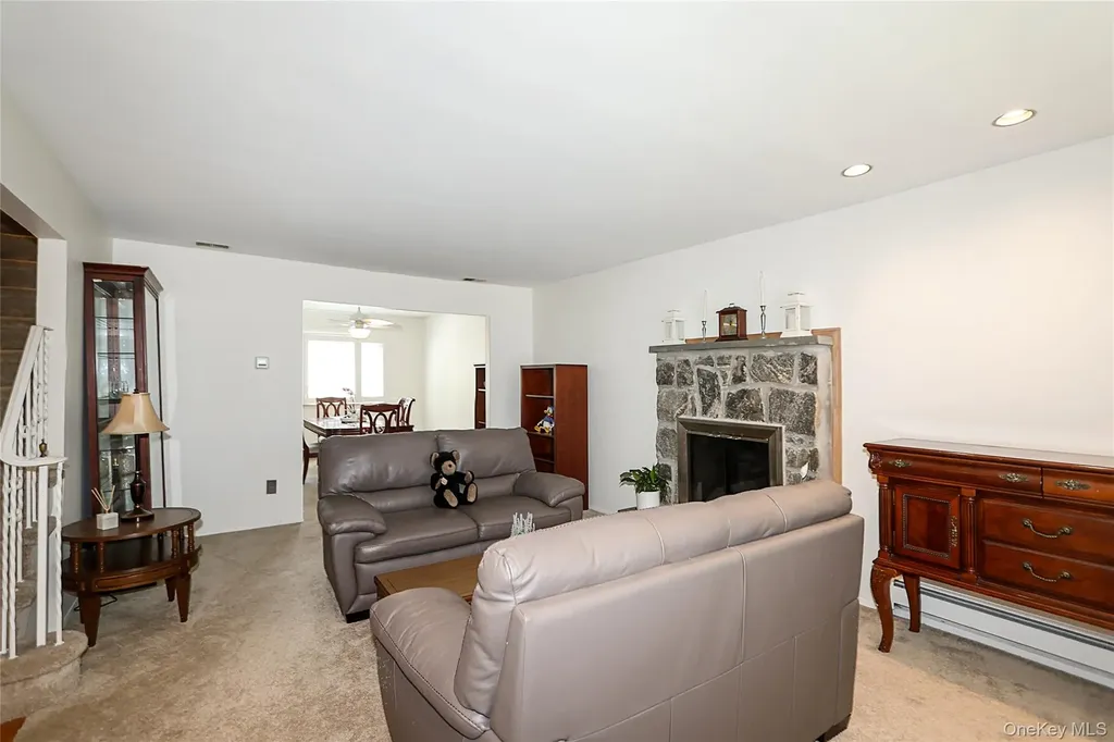 4 Quincy Lane Smithtown NY 11787