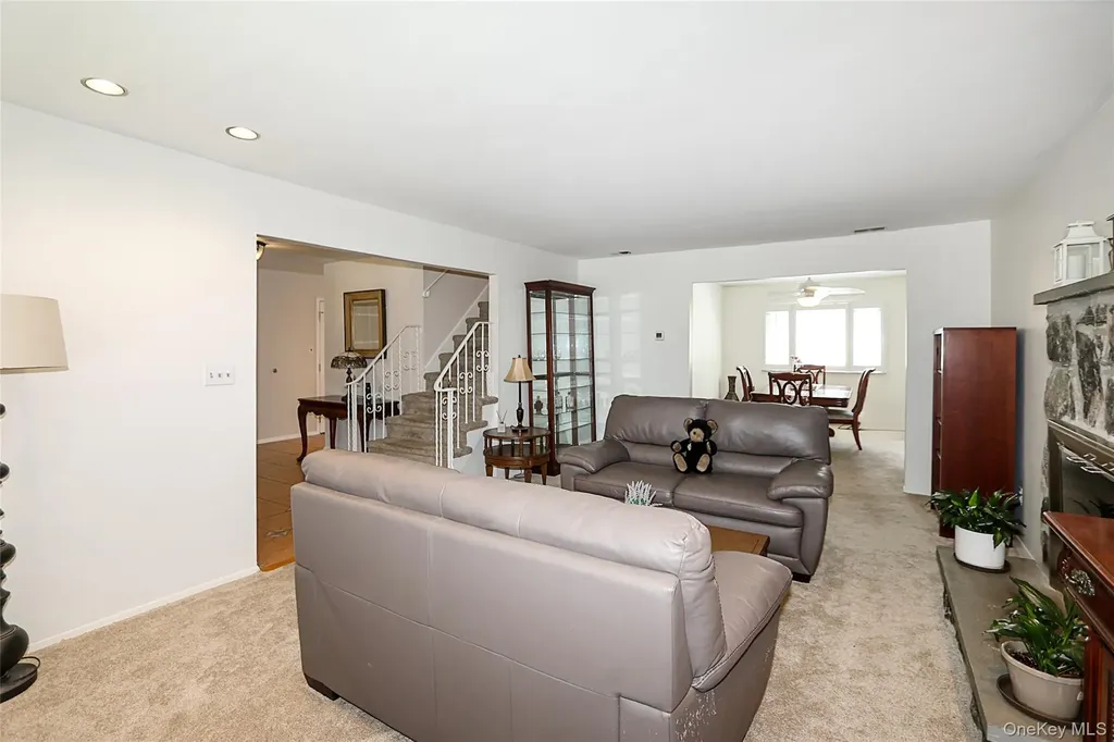 4 Quincy Lane Smithtown NY 11787