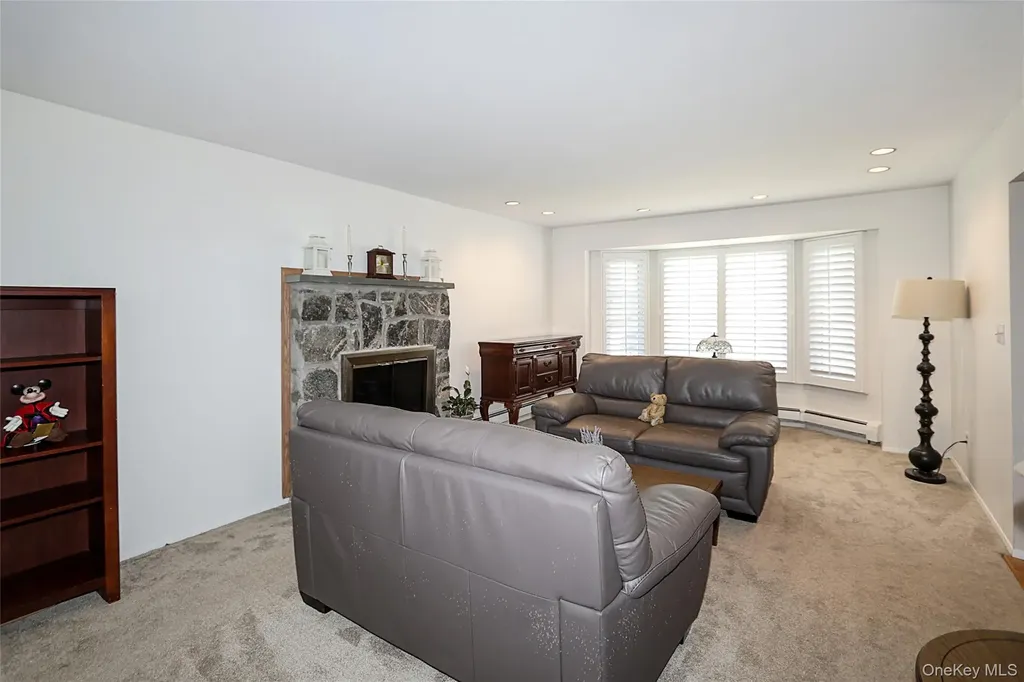 4 Quincy Lane Smithtown NY 11787