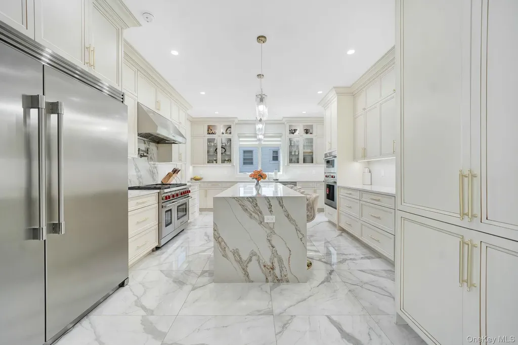 783 Oakleigh Road North Woodmere NY 11581
