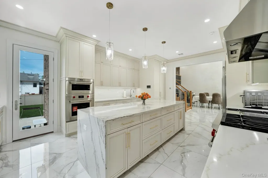 783 Oakleigh Road North Woodmere NY 11581