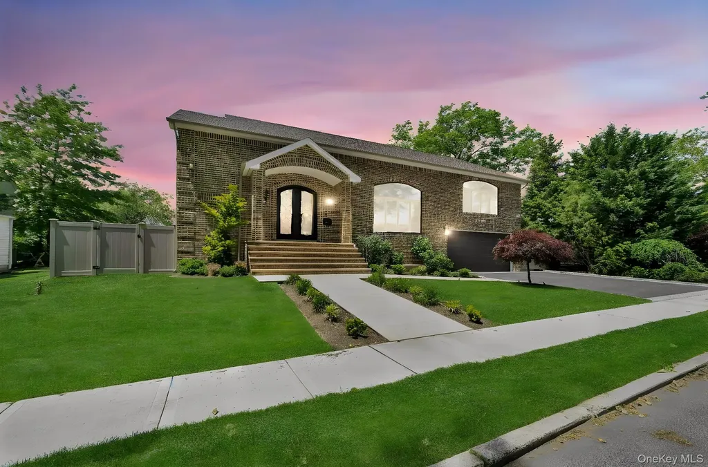 783 Oakleigh Road North Woodmere NY 11581