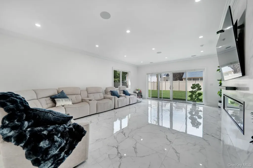 783 Oakleigh Road North Woodmere NY 11581