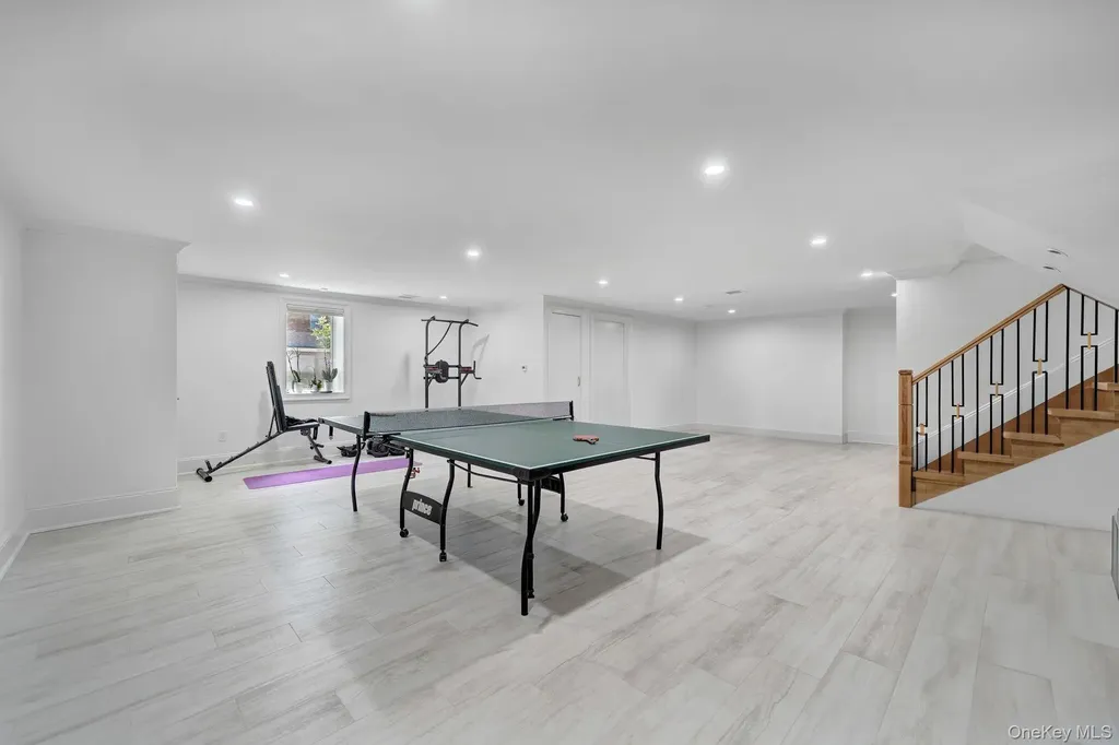 783 Oakleigh Road North Woodmere NY 11581