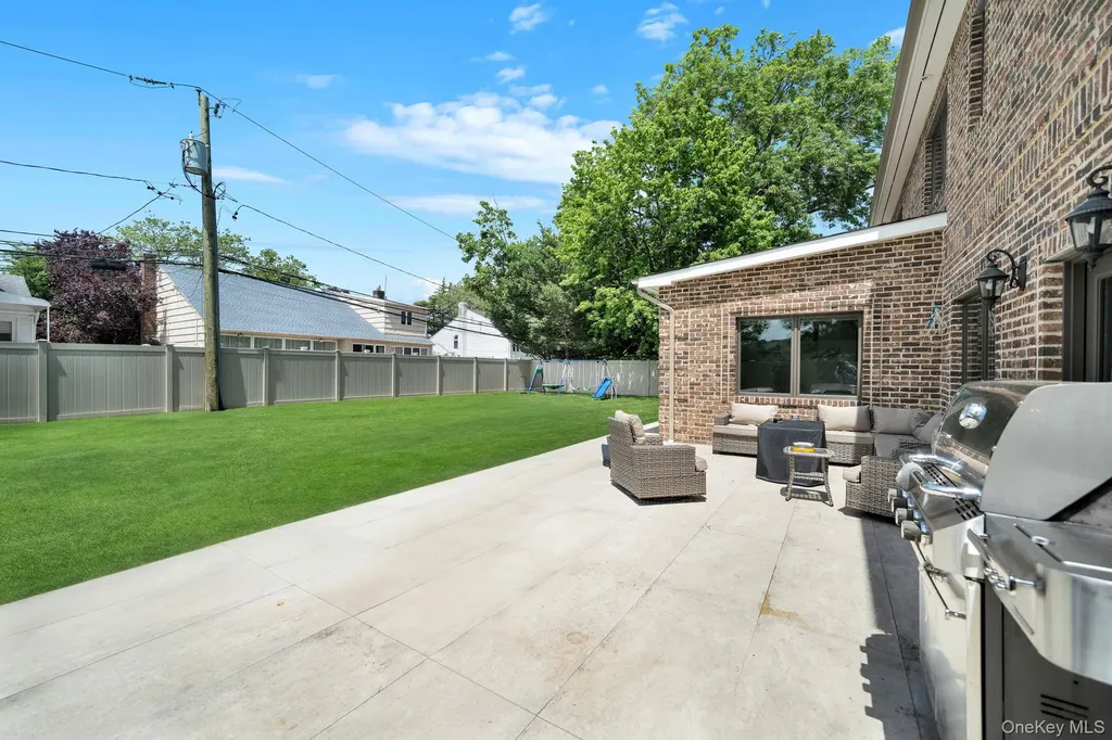 783 Oakleigh Road North Woodmere NY 11581